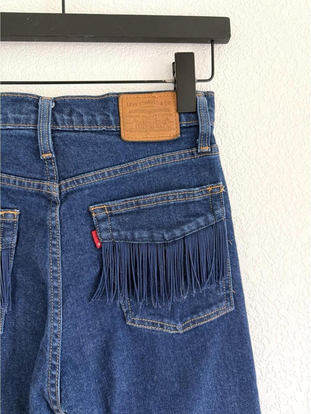 Levis Womens Size 27X26 Wedgie Straight Fringe Pockets Blue Jeans MSRP $128